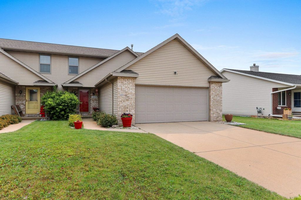 1275 N Franco Court, DE PERE