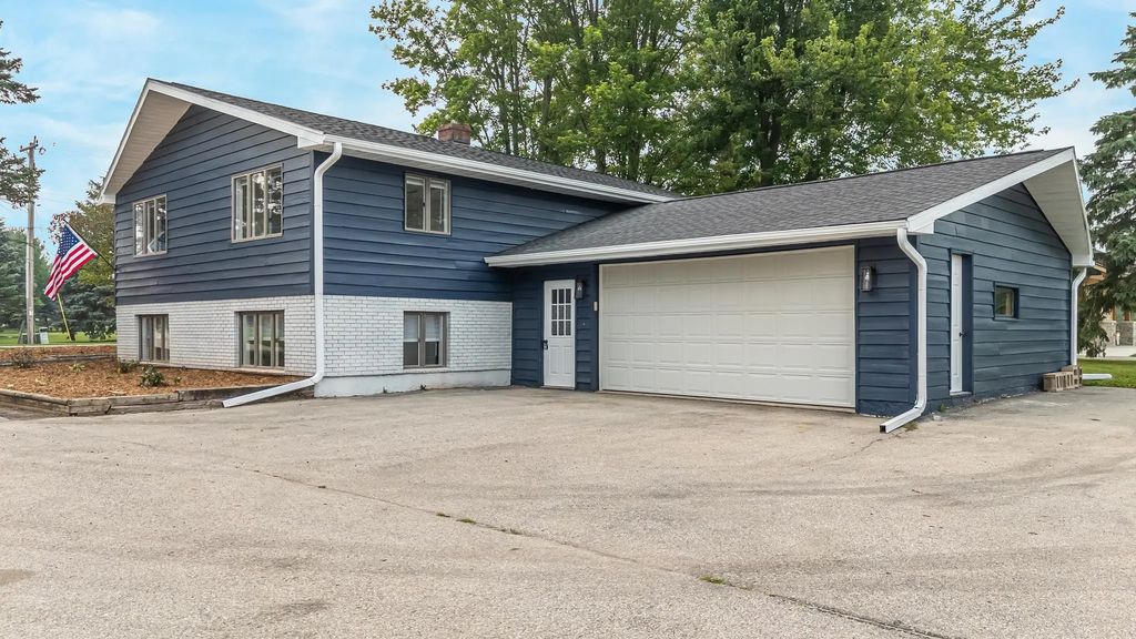 3722 N Casaloma Drive, APPLETON