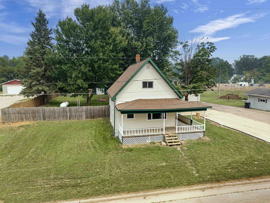 N4810 County Road B, NEW LONDON
