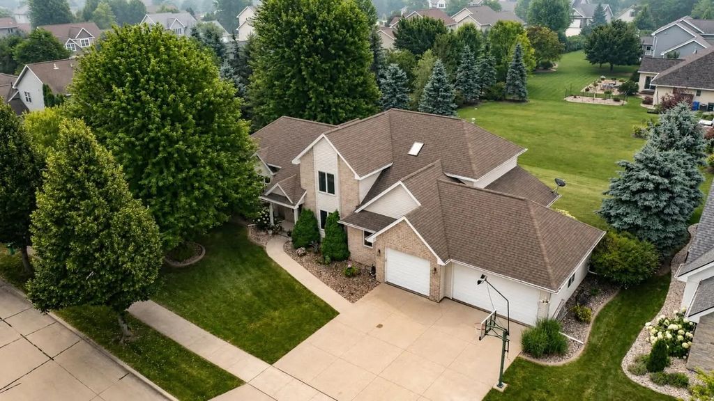 2703 E Corridor Drive, APPLETON