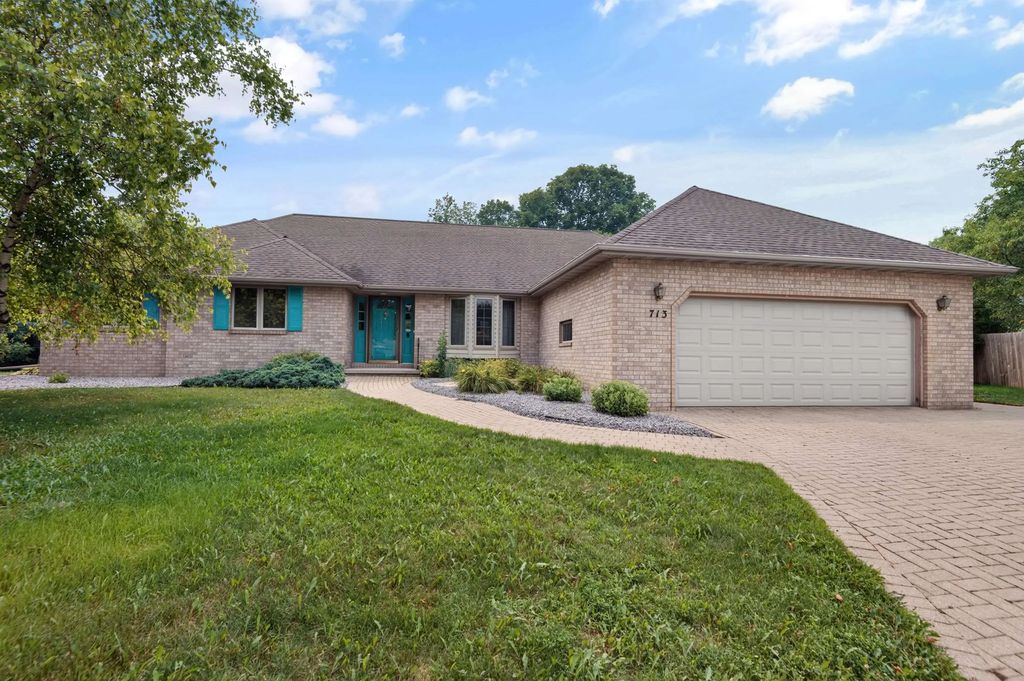 713 Canberry Court, DE PERE