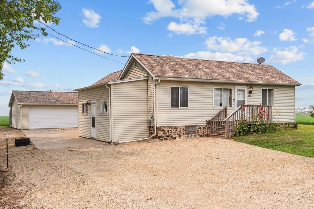 3241 County Rd K, OMRO