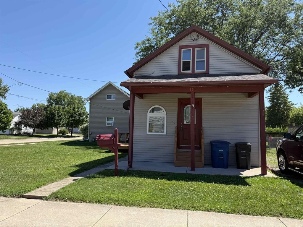 121 E Melvin Avenue, OSHKOSH