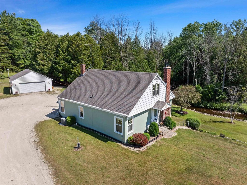 142 County Highway S, ALGOMA