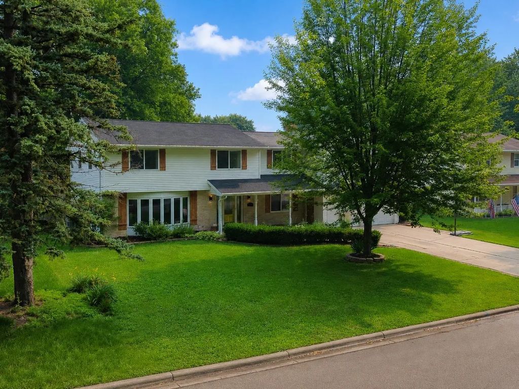 559 Hilltop Drive, GREEN BAY