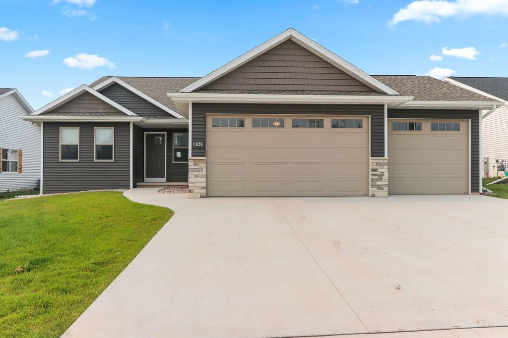 1626 Valor Place, NEENAH