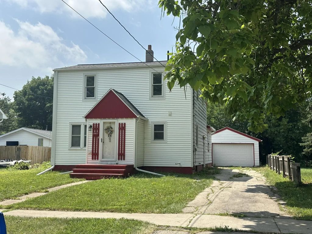 716 Appleton Street, MENASHA