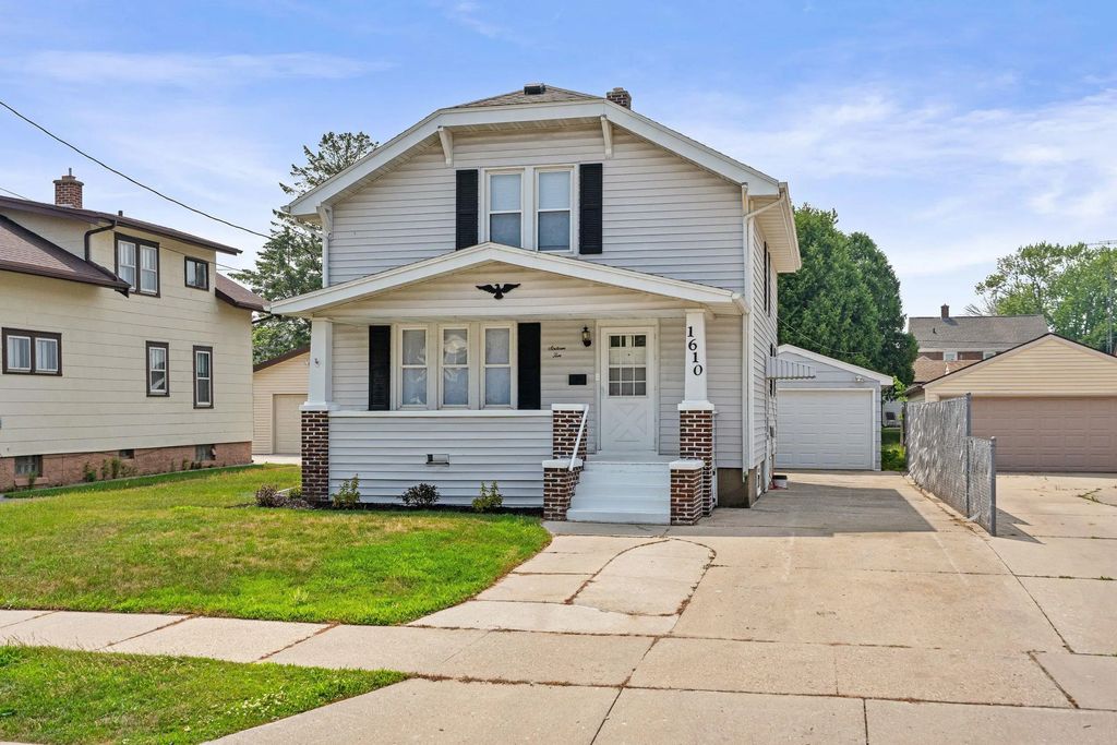 1610 S 14th Street, MANITOWOC