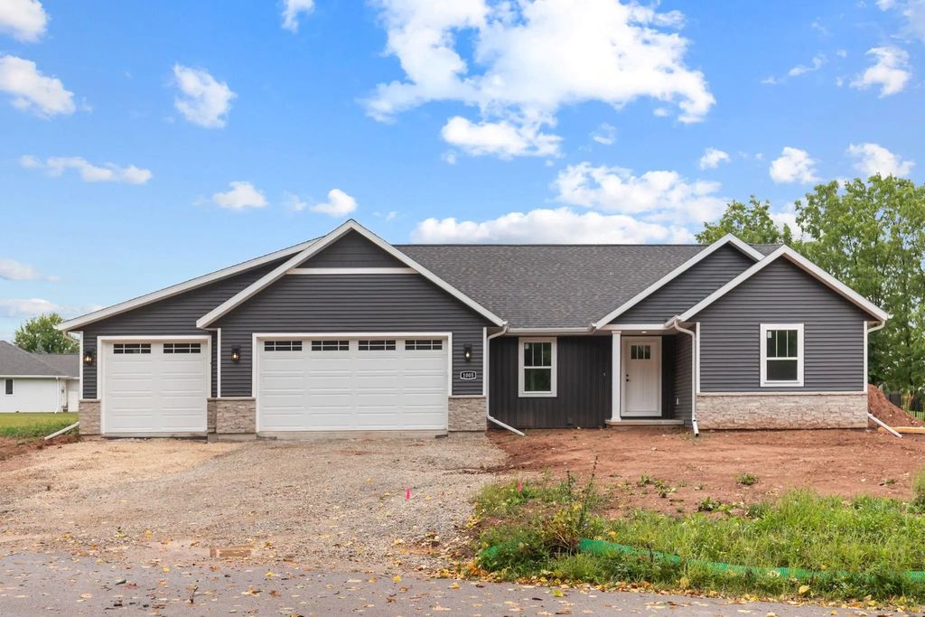 1005 Lotus Trail, MENASHA