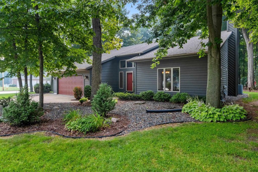 2043 Autumn Leaves Circle, GREEN BAY
