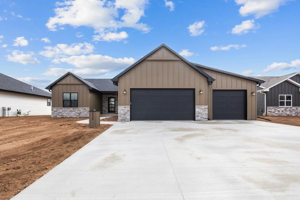 2998 Creekwood Drive, GREEN BAY