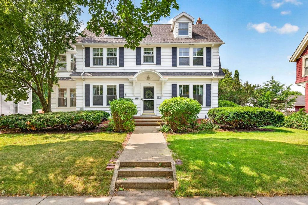 335 E Wisconsin Avenue, NEENAH
