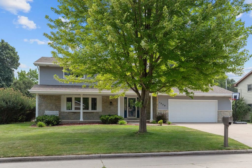 1330 N Briarcliff Drive, APPLETON