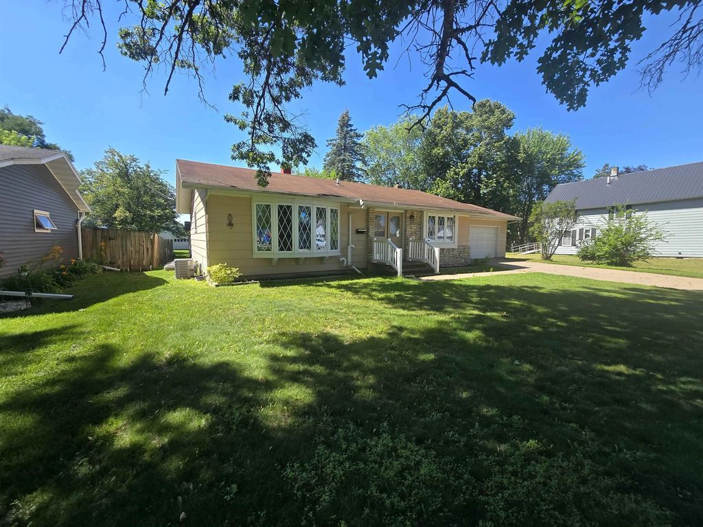 614 W 1st Street, SHAWANO