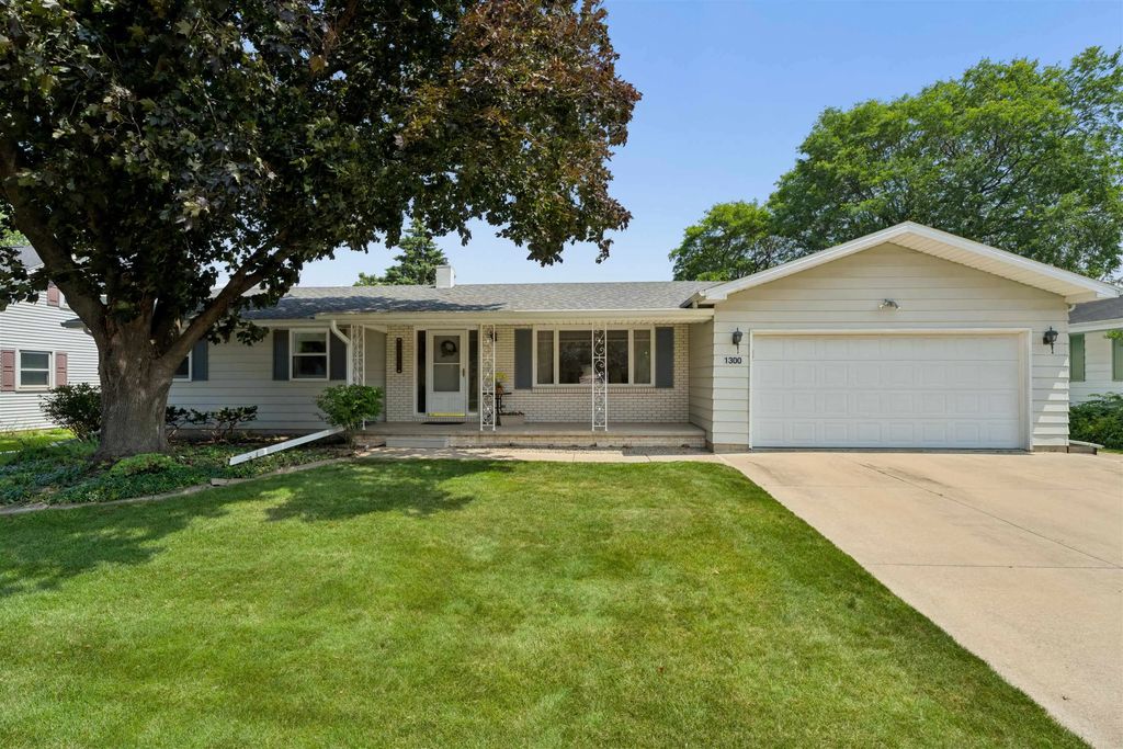 1300 N Bay Ridge Road, APPLETON