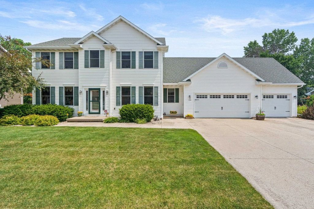 1594 Lone Oak Drive, NEENAH