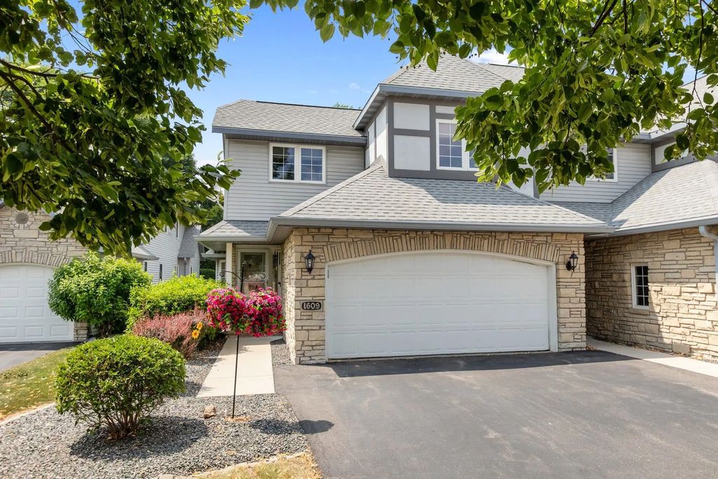 1609 N Lilas Drive, APPLETON