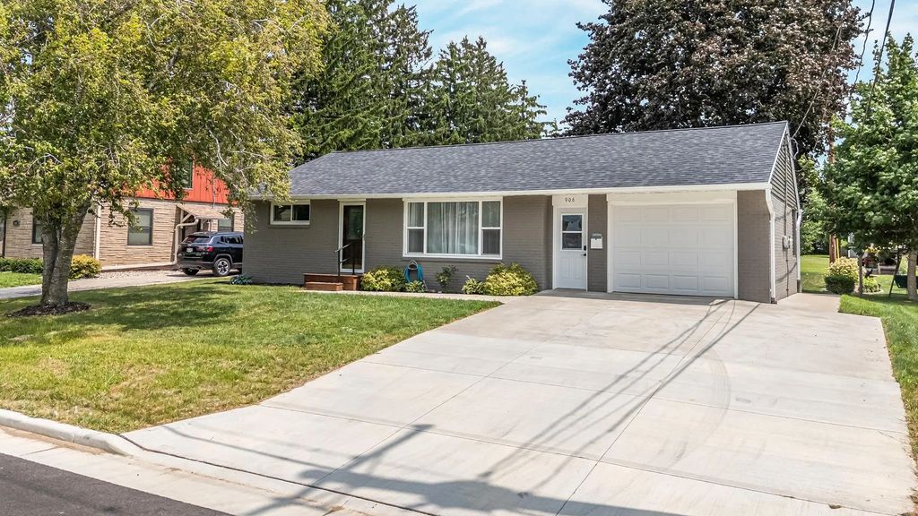 906 Oshkosh Street, NEW LONDON