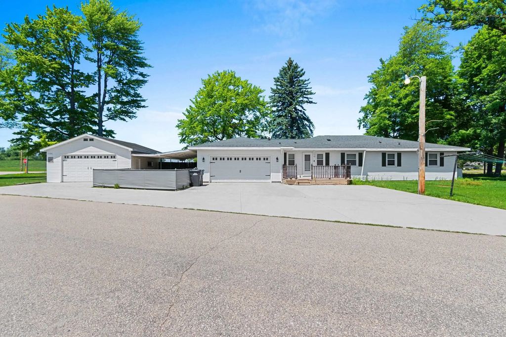 W5184 Shady Lane, SHAWANO