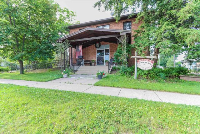 109 W Lake Street, WAUPACA