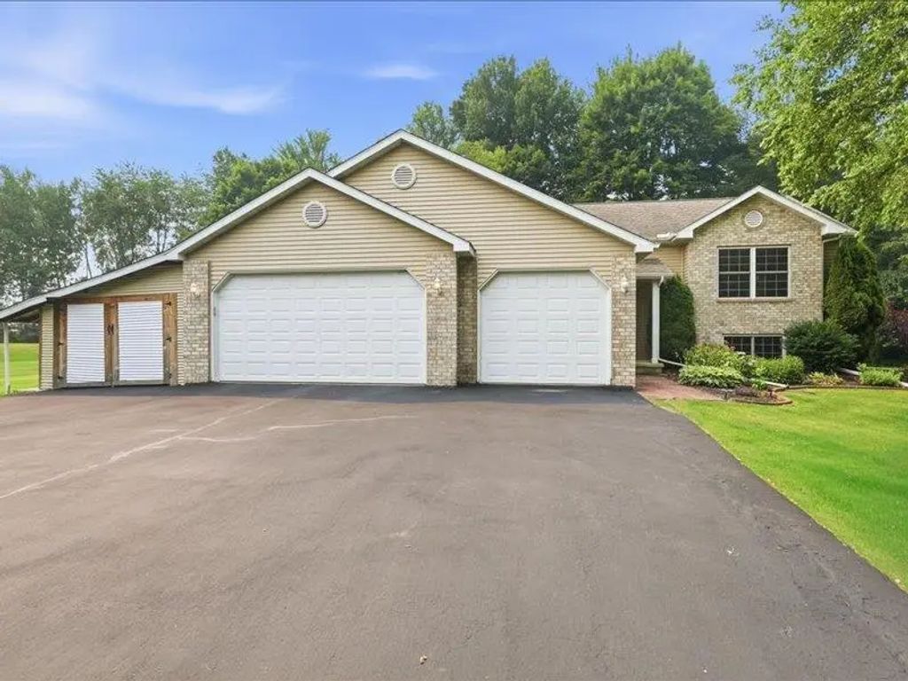 3225 S 26th Street, MANITOWOC