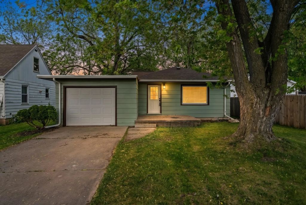 1322 Broad Street, OSHKOSH