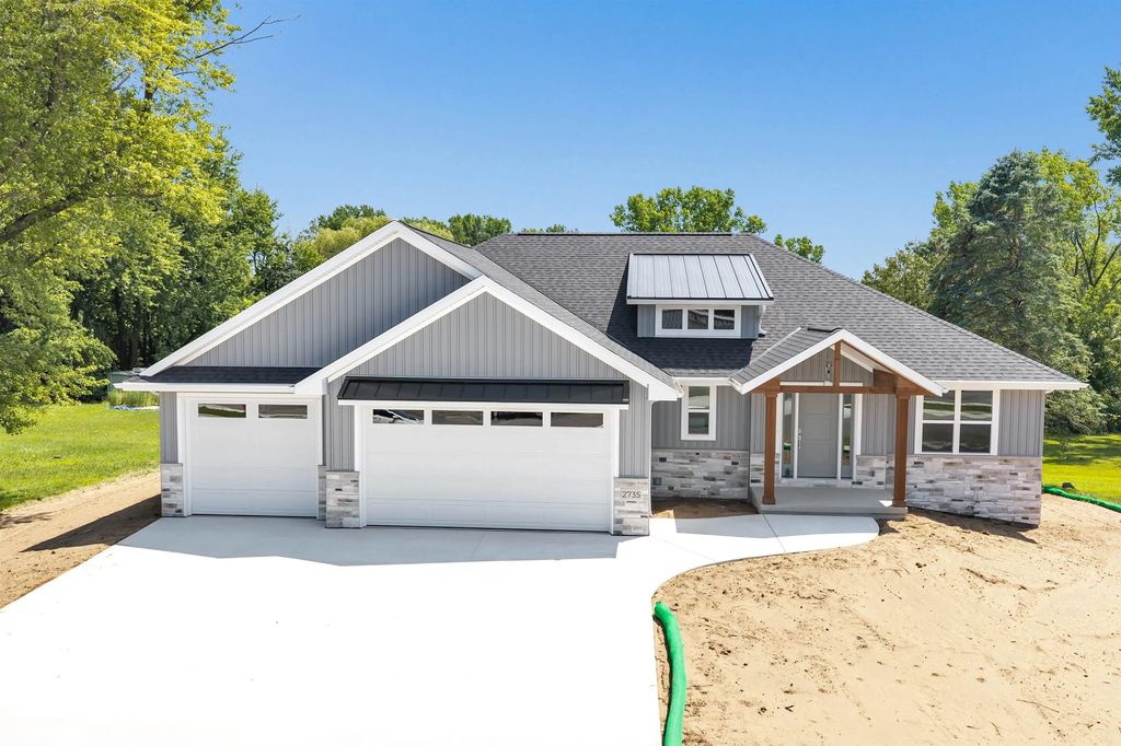 2735 Hillsdale Court, GREEN BAY
