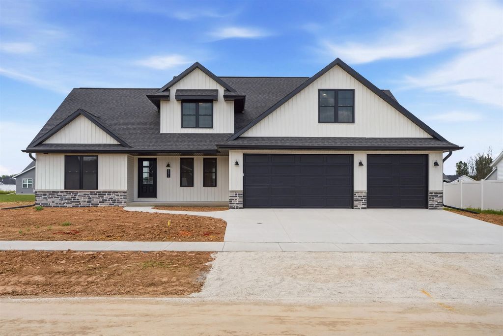 N8871 Killarney Way, MENASHA