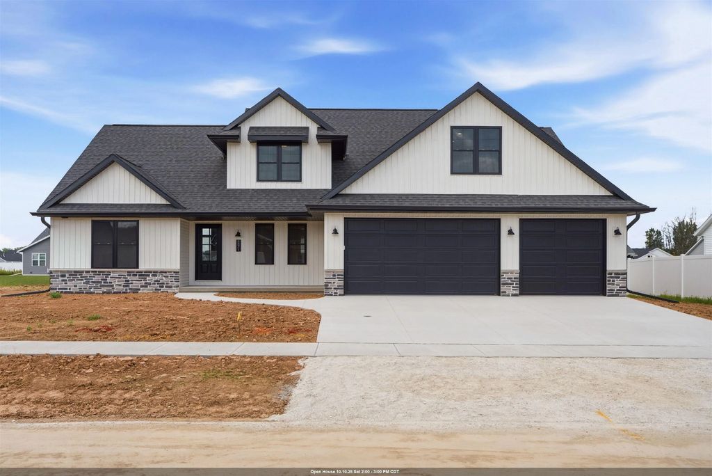 N8871 Killarney Way, MENASHA