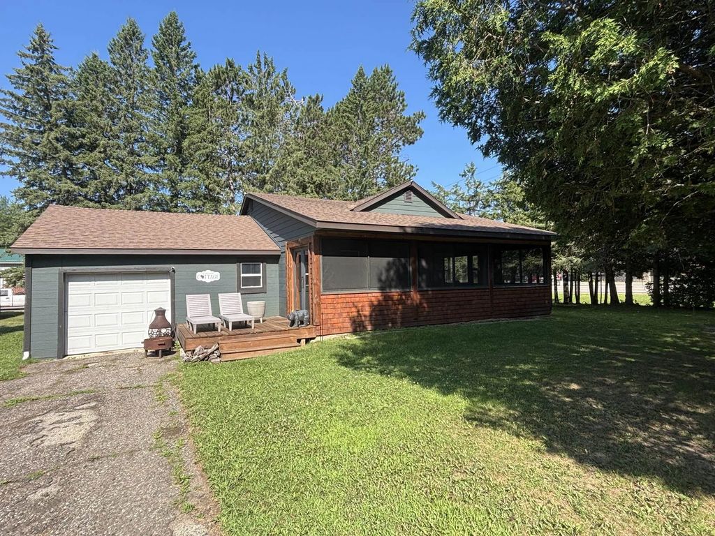 17195 Evergreen Lane, LAKEWOOD