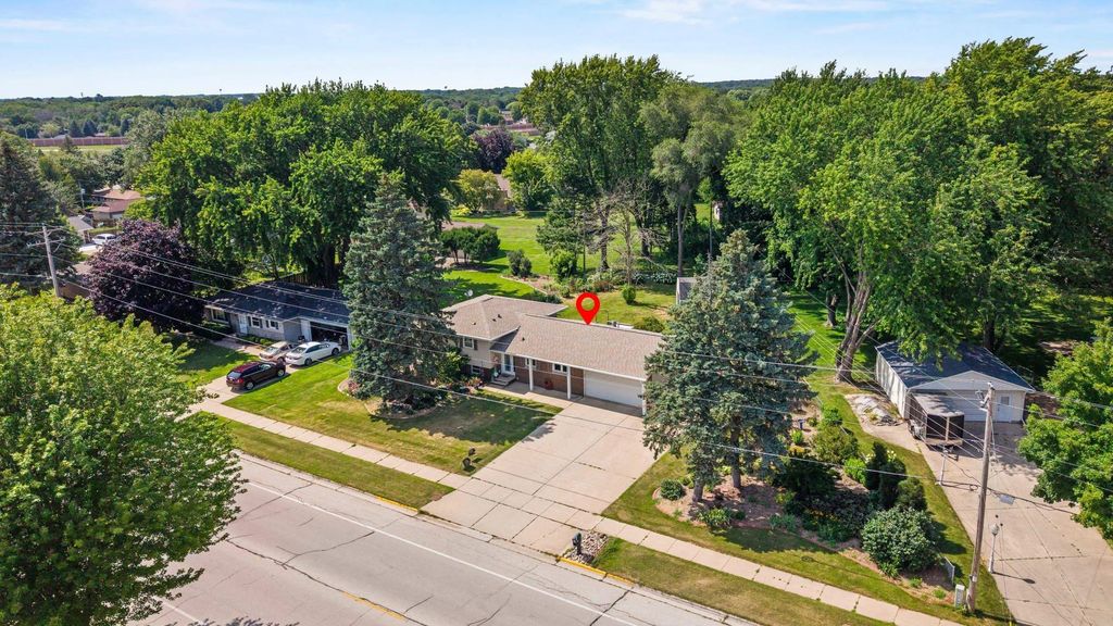 2366 S Ridge Road, ASHWAUBENON