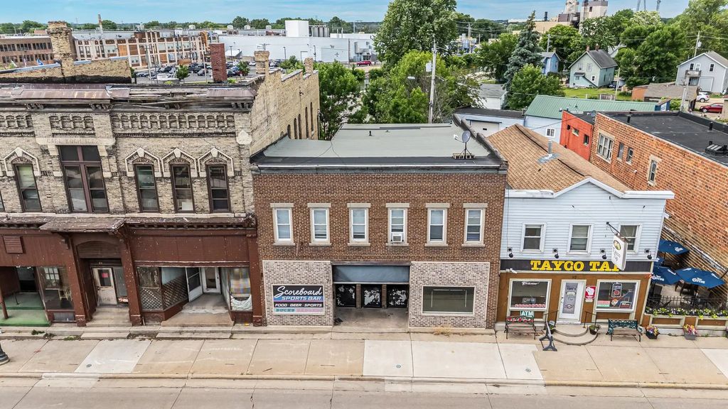 6 Tayco Street, MENASHA