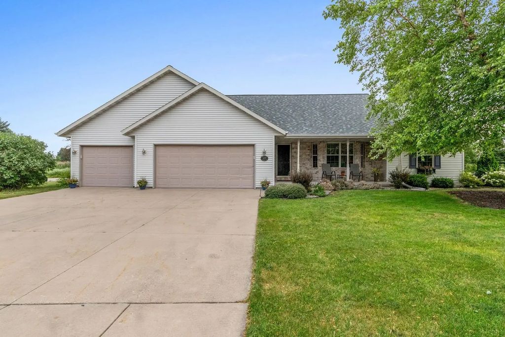 1717 Emerald Drive, GREEN BAY