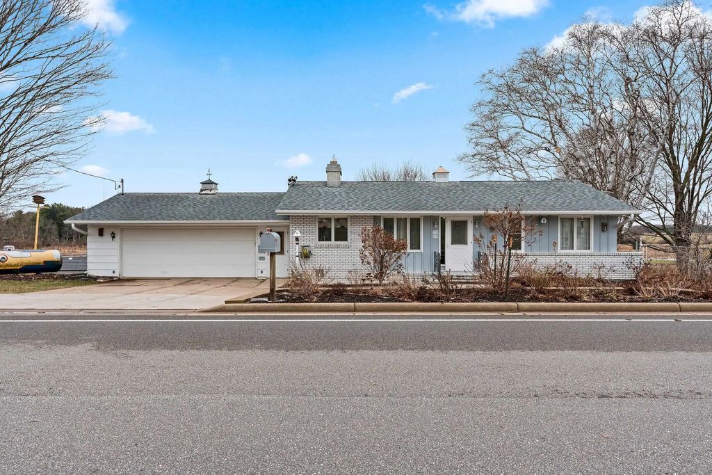 E6356 County Road N, MANAWA