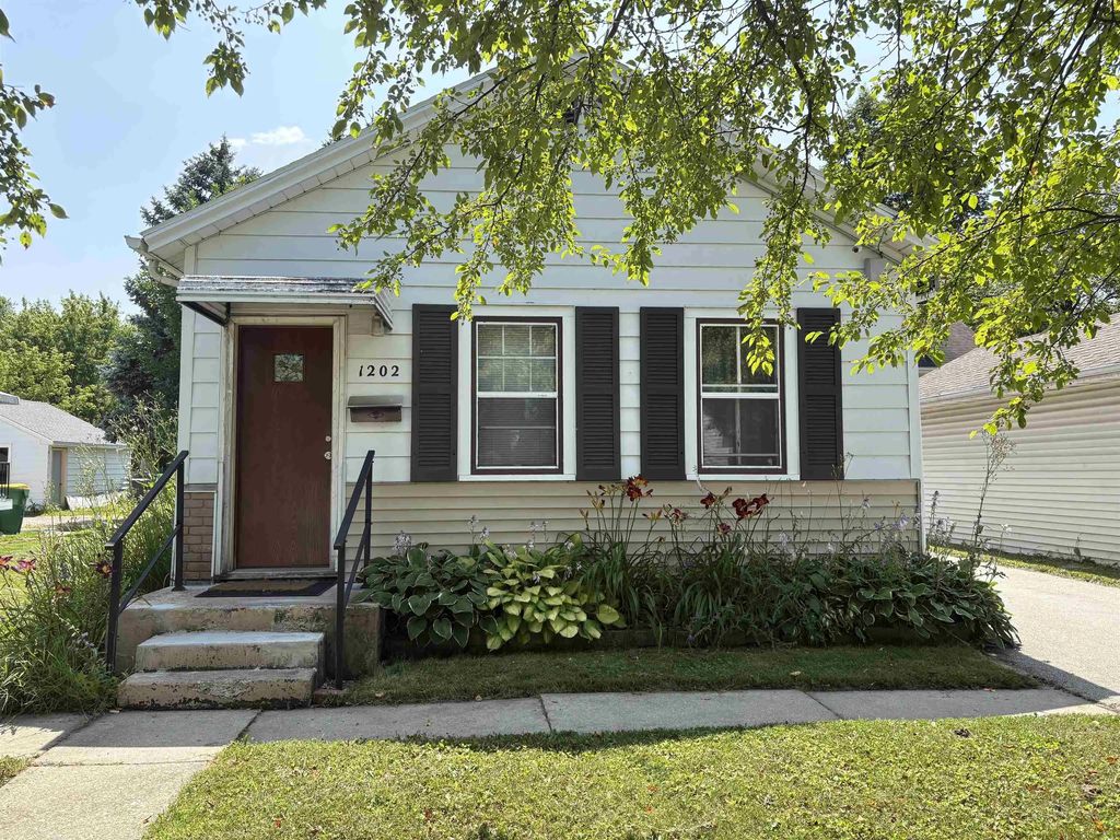 1202 Stuart Street, GREEN BAY