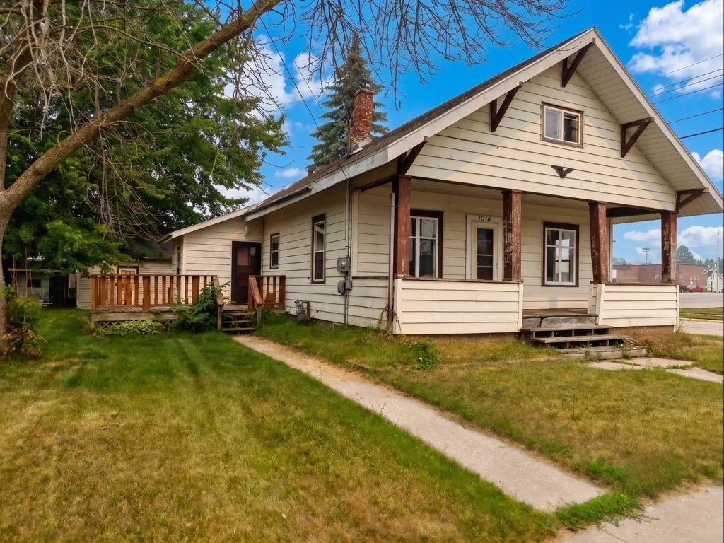 1018 Lowell Street, TWO RIVERS