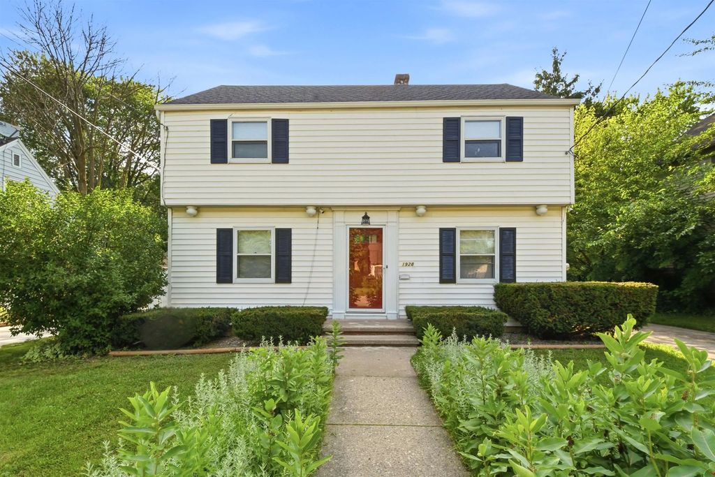 1928 S Lawe Street, APPLETON