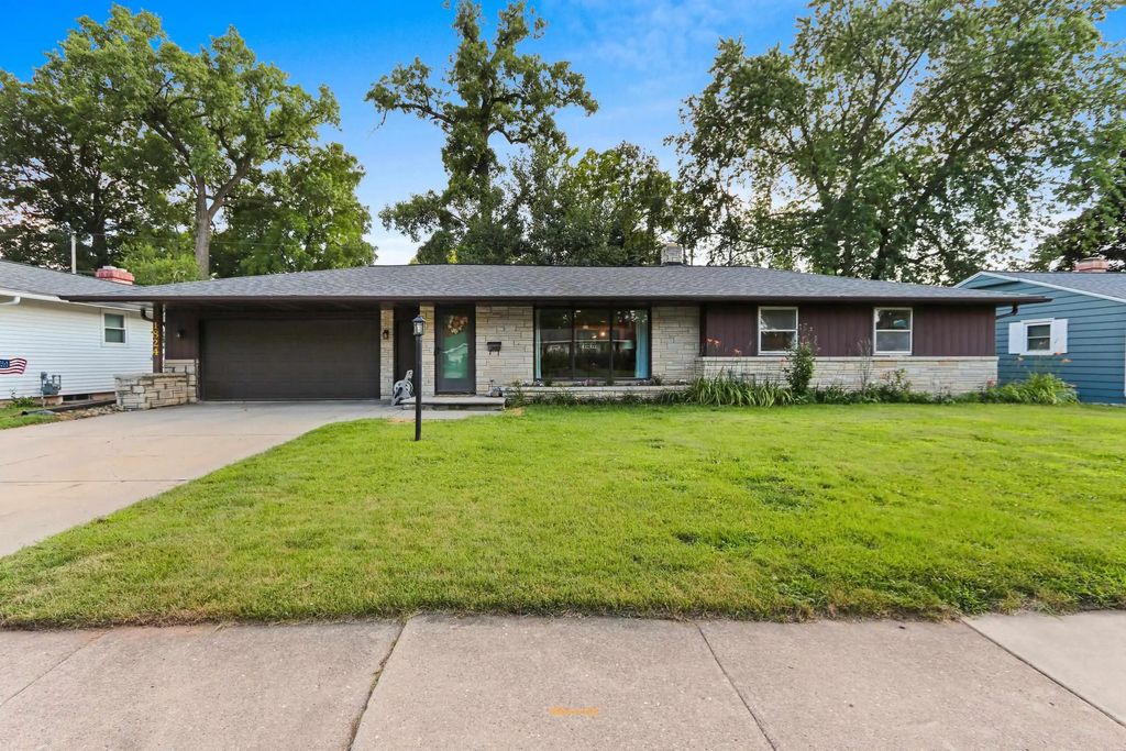 1824 Fiesta Lane, GREEN BAY