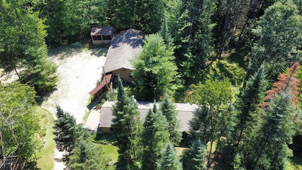 W5360 Glenwood Court, SHAWANO