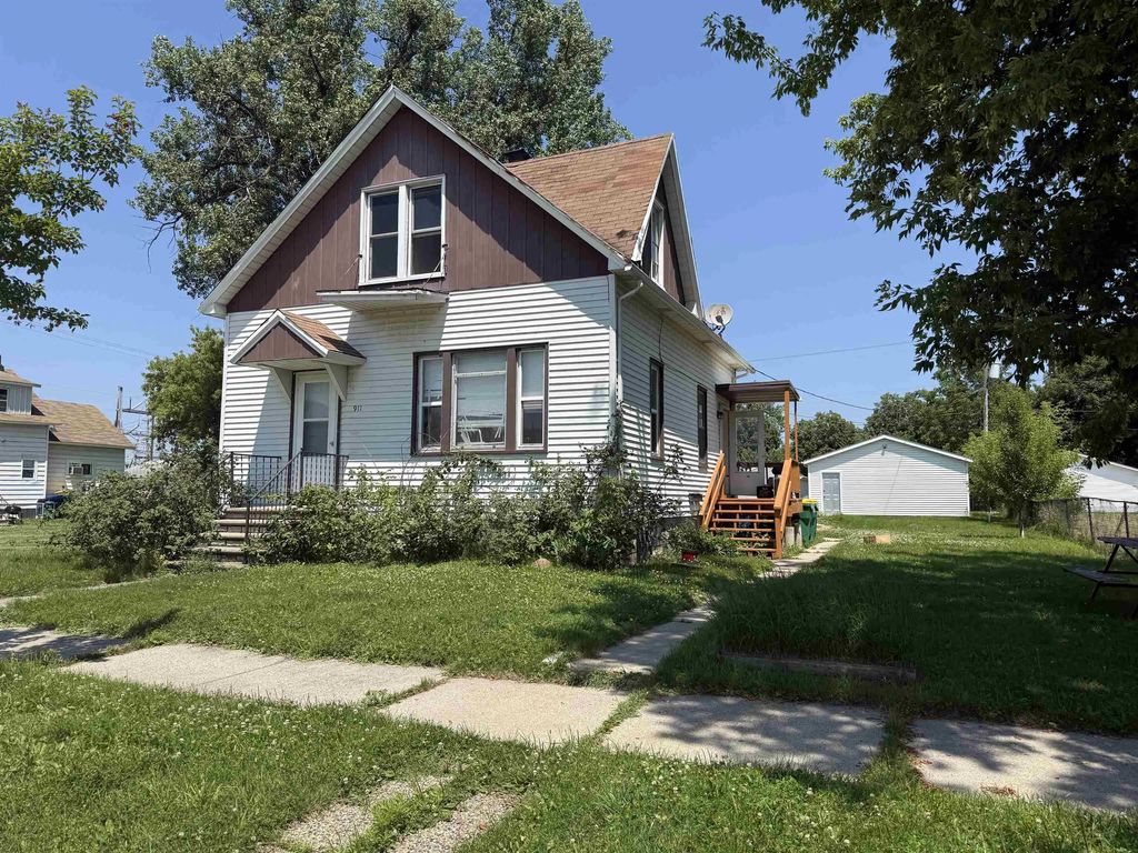 911 Smith Street, GREEN BAY
