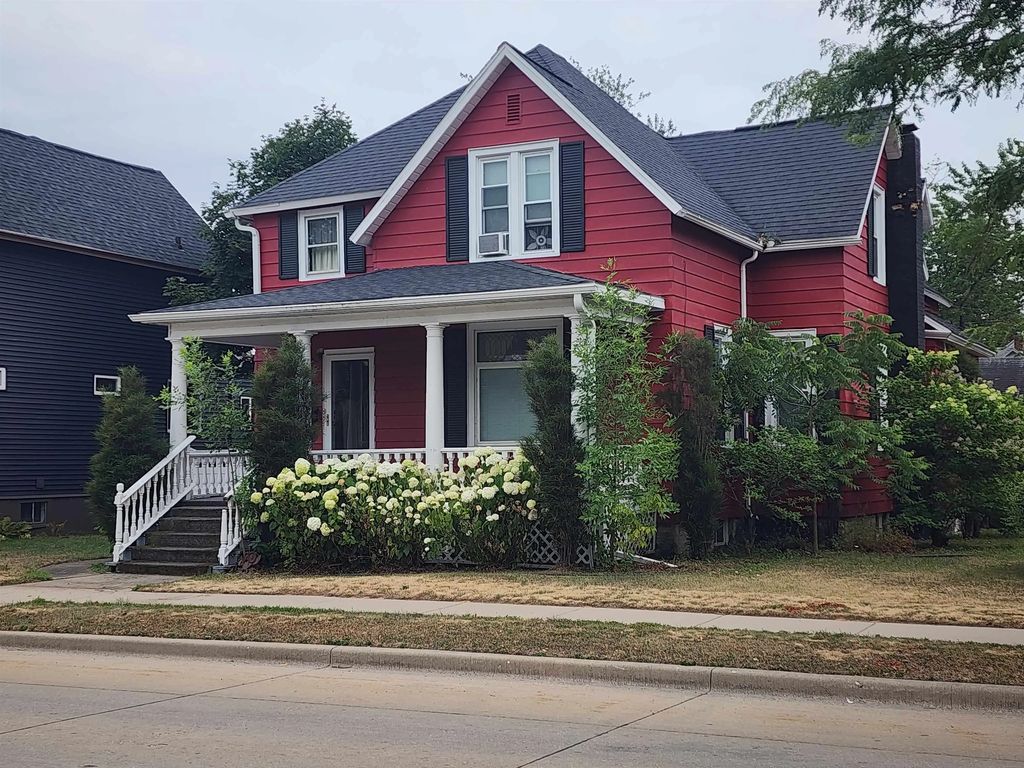2721 Hall Avenue, MARINETTE