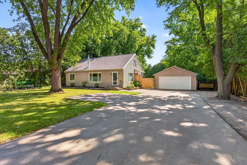 1338 Leonard Point Road, OSHKOSH
