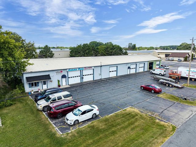 1565 Deerwood Drive, NEENAH