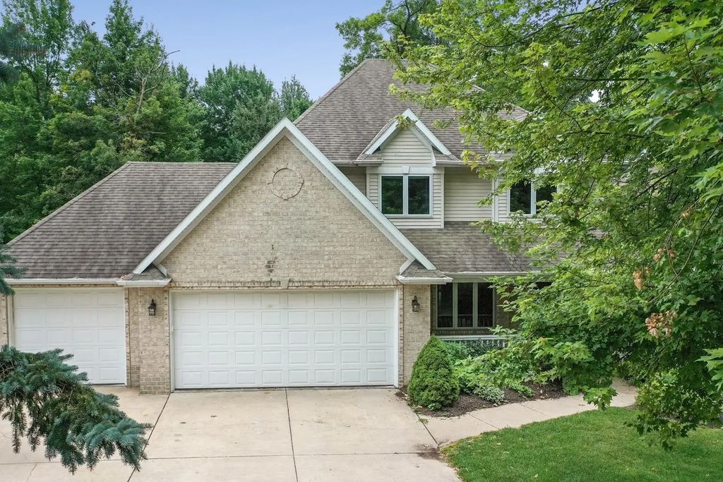 2941 S Telemark Circle, GREEN BAY