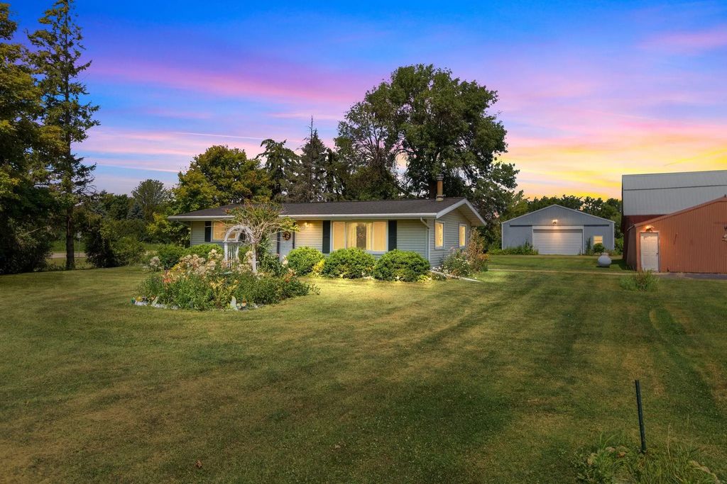 W6576 Manitowoc Road, MENASHA