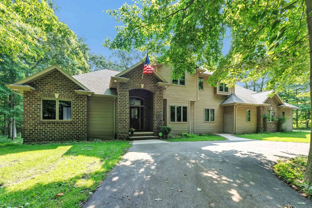 3240 Crystal Creek Court, SUAMICO