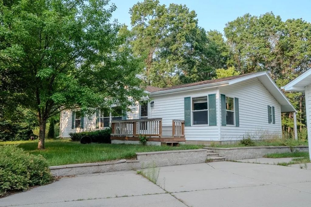 N6644 S 6th Street, CRIVITZ