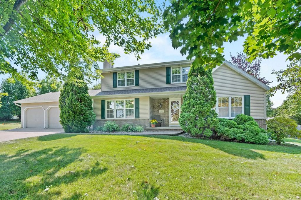 N1357 Tuckaway Court, GREENVILLE