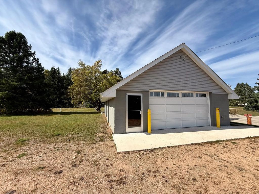 15213 County Road F, LAKEWOOD