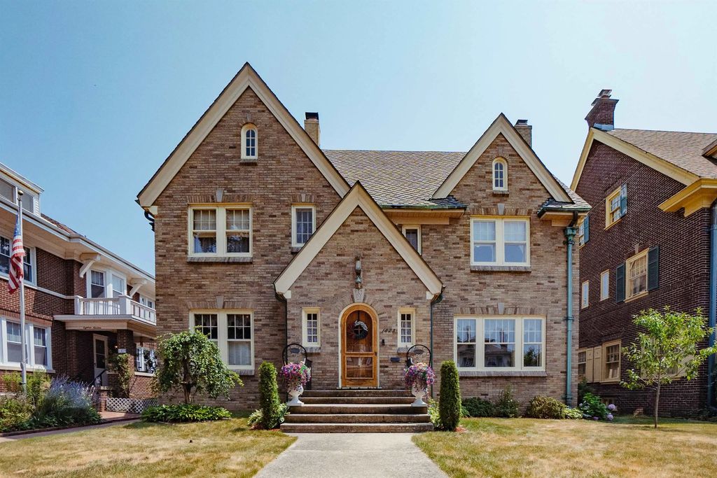 1823 College Avenue, RACINE